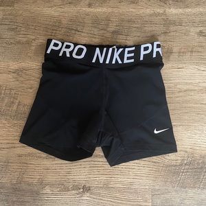 {NIKE} black nike pro shorts size medium